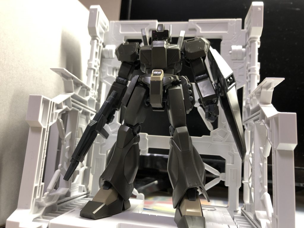 P S V R (やめなさい)…というわけで、ジェガンE型(エコーズ仕様)です。今回はいつもの撮影スペース用地面は使ってません。なので小さい頃に使ってた(大して使ってなかったけど)世界地図が下敷きになってますがご了承下さい(汗)