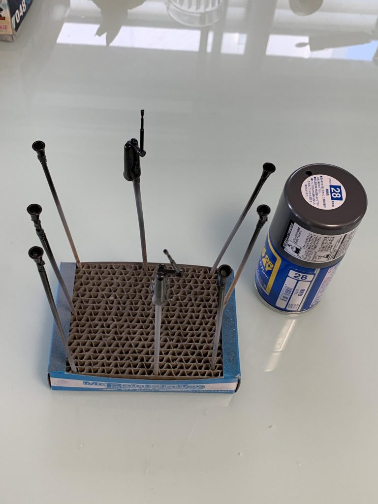 メガ粒子砲とバーニアはクレオスの黒鉄色を使いました。