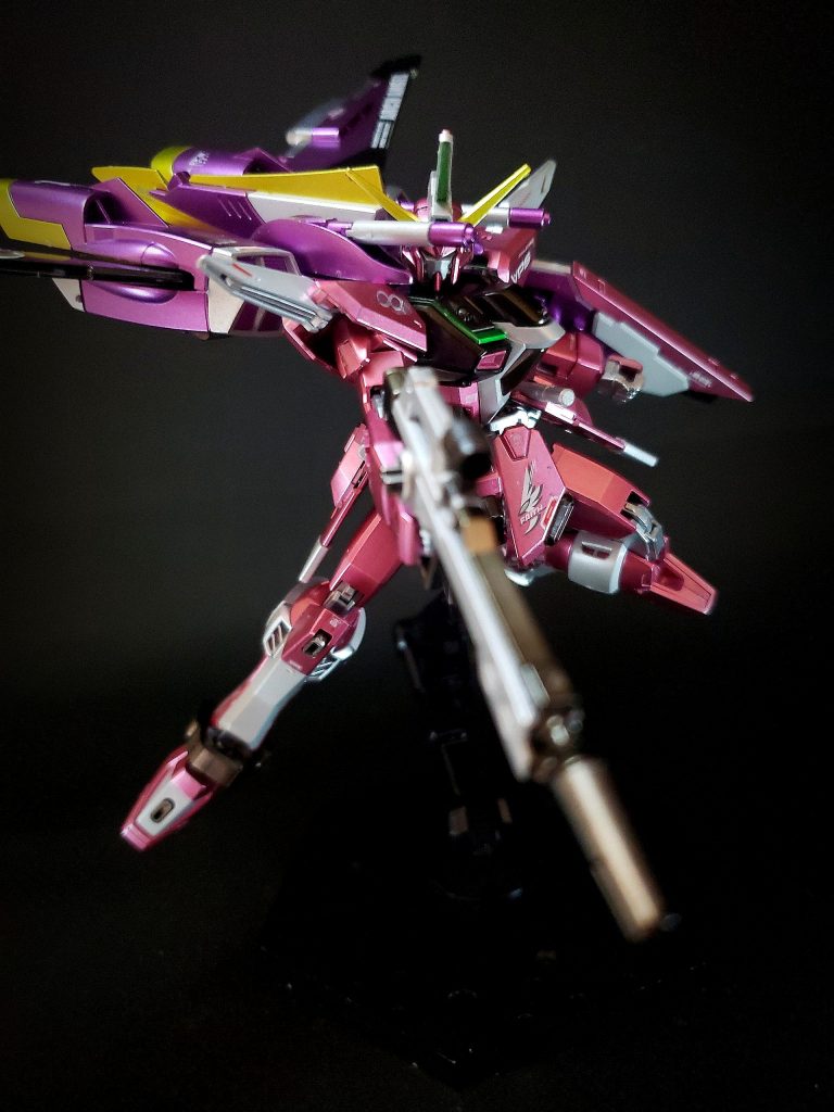 MA-M1911 高エネルギービームライフルルプスをベースに、インフィニットジャスティス専用に改修したビームライフル[43]。取り回しを重視した構造となる[38]。不使用時は本体腰部背面にマウント可能。先代機と同様にミーティア換装時はMX-2002シールドと共にウェポンベイに格納される