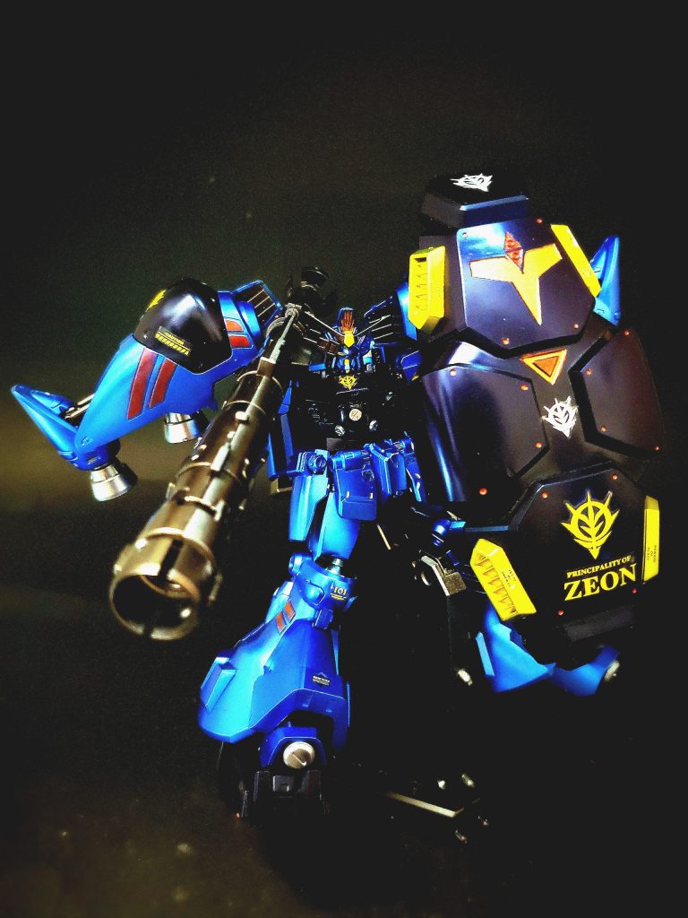 ビーム・バズーカフィギュア『GUNDAM FIX FIGURATION』で付属したのが初出[127]。デラーズ・フリートがアトミック・バズーカ使用後の再利用案として検討したとも、実際に用意されたともいわれる。MS用移動砲台であるスキウレのビーム砲を流用し、アトミック・バズーカと同様にバレルと基部が分離可能なように改造されている。試作2号機は、観艦式での核攻撃後に本武装を携行して、地球に向かうコロニー「アイランド・イーズ」の護衛に就く予定であったといわれる[119]。