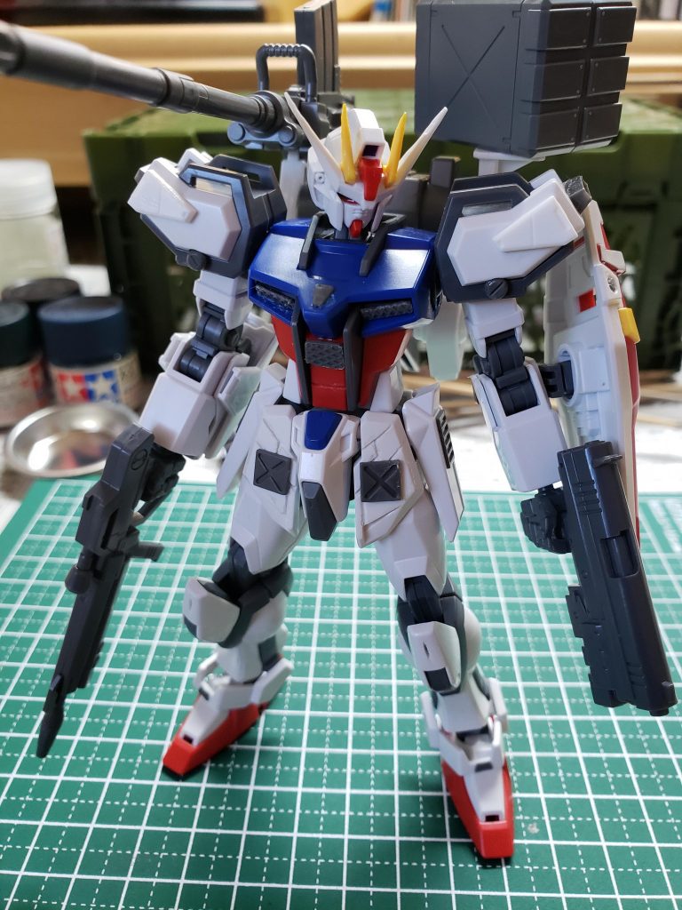 塗装前の状態です。通常のストライクガンダムと区別させるため、所々にコトブキヤさんのパーツを流用させてもらいました。