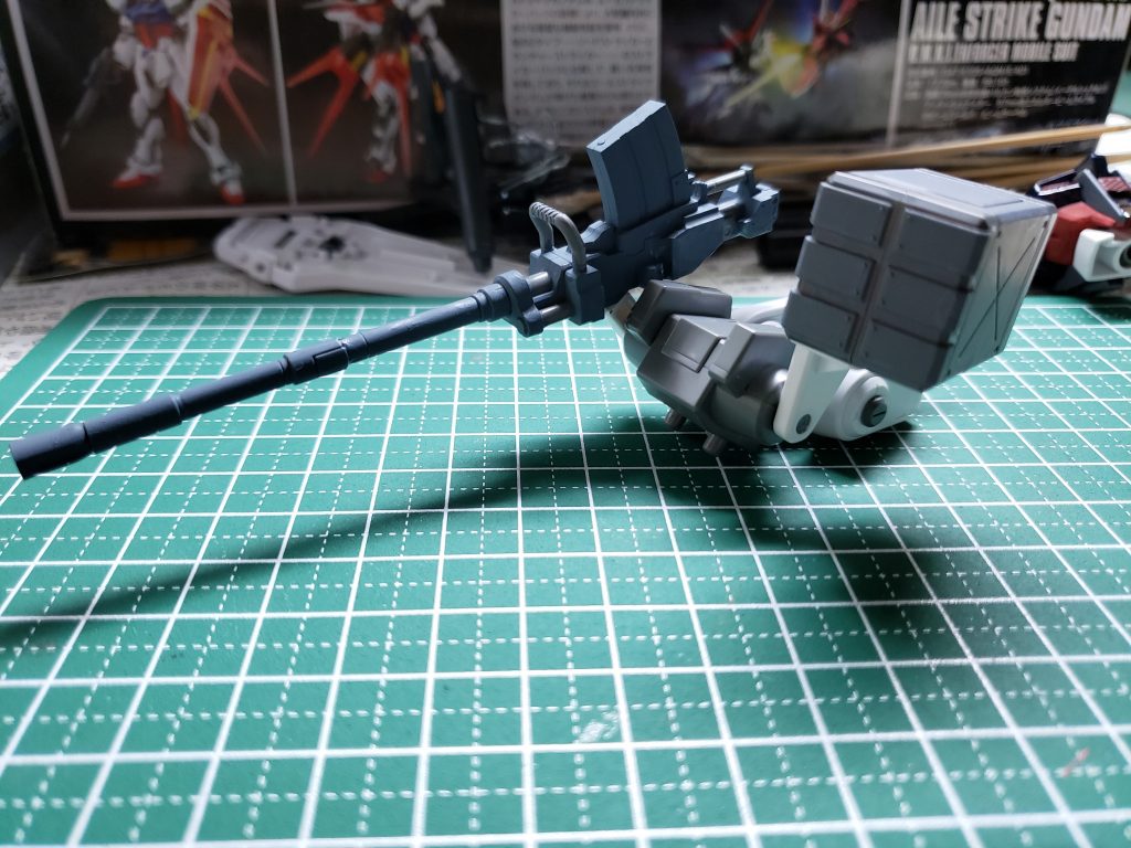 背中のバックパックです。この時点でキャノン砲の色は決まってました。だいぶいい感じに仕上がったと思ってます。