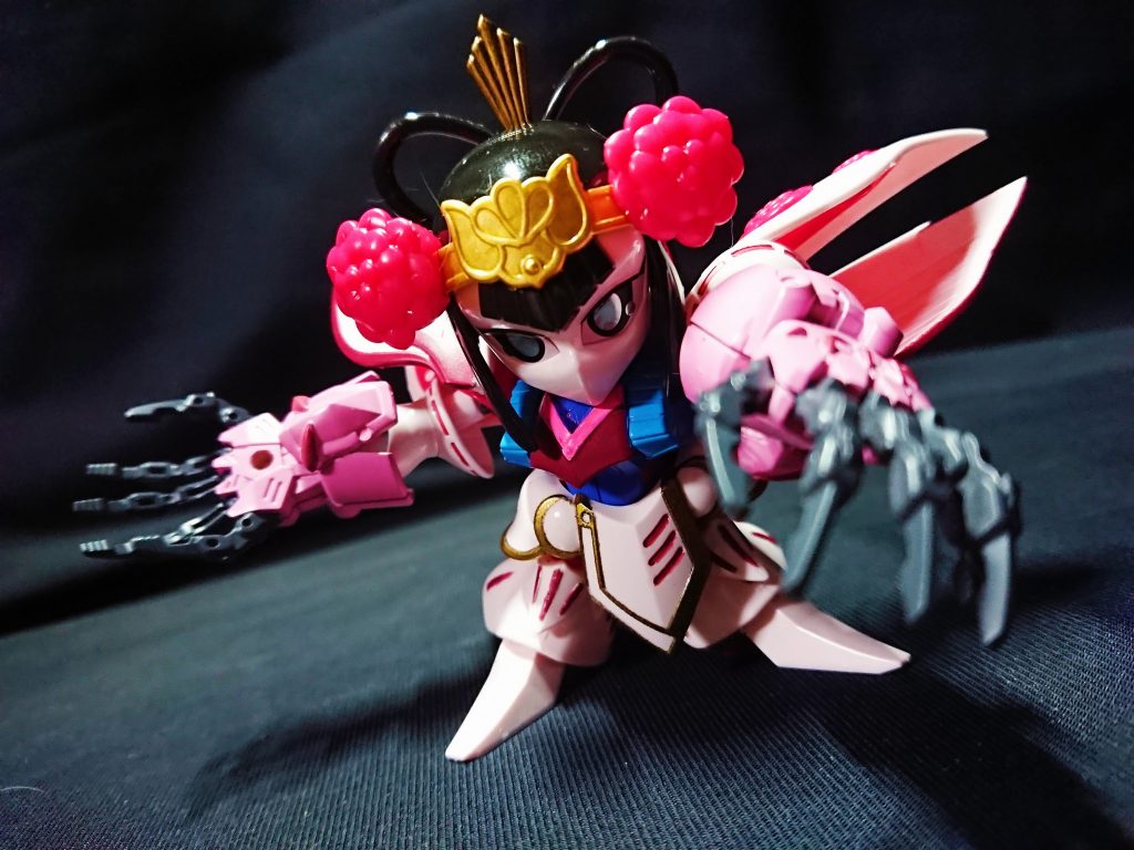 アンベリール仕様と言っても本体自体はそのままに、腕のみパーツを変えています。ゼルトザームアームズを使用する予定でしたが、腕部のサイズ差とコスパを考え、30MMのオプションアーマーのパーツを使用しました。