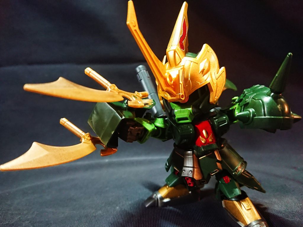 全体の塗装は今回は余計な装飾差し色等はせず、原作カラー同様にかっちりと制作しました。脚延長のおかげでアニメ版体型みたいになりました。