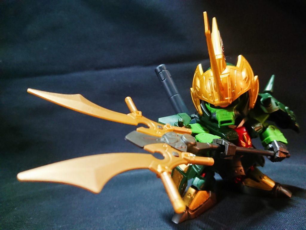 まずこのキット、司馬懿サザビーをベースとしているため下半身(特に脚部)が細く、ザクIIIの△体型よりも▽に近い体型をしています。改修は脚部延長＋パーツ追加と、ザクIIIの特徴のプロペラントタンクを追加しました。