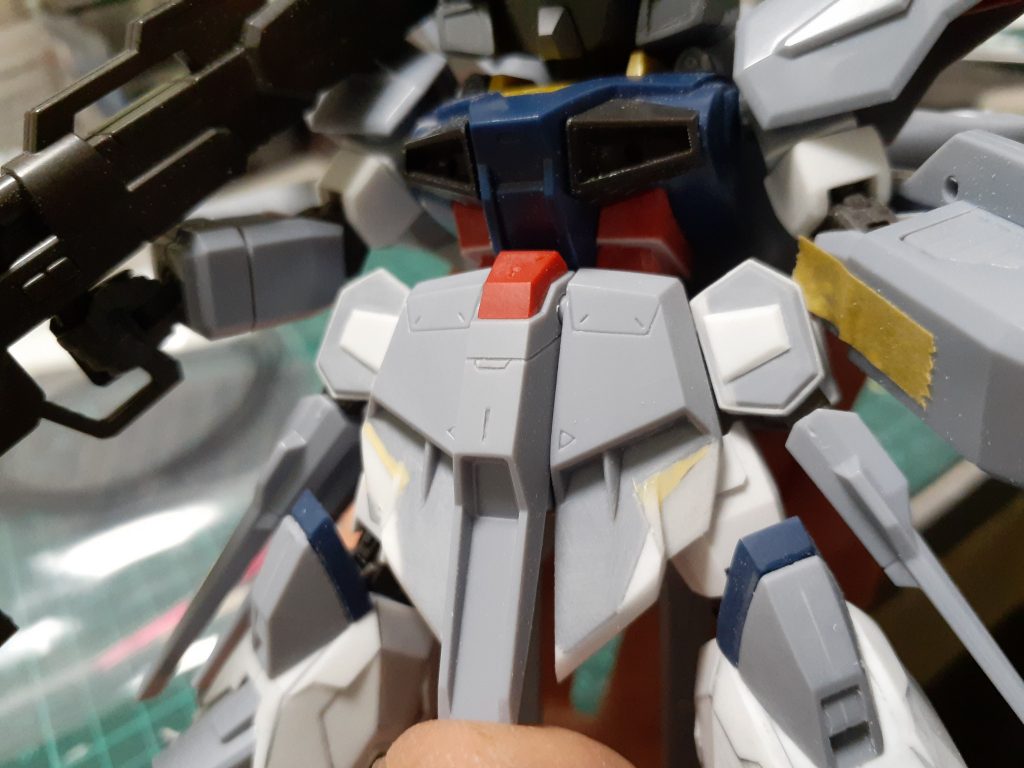 フロントアーマーの改修こちらもMGの形状に寄せてますサイドアーマーもディテールアップして接続にジャスティスナイトの関節を使用