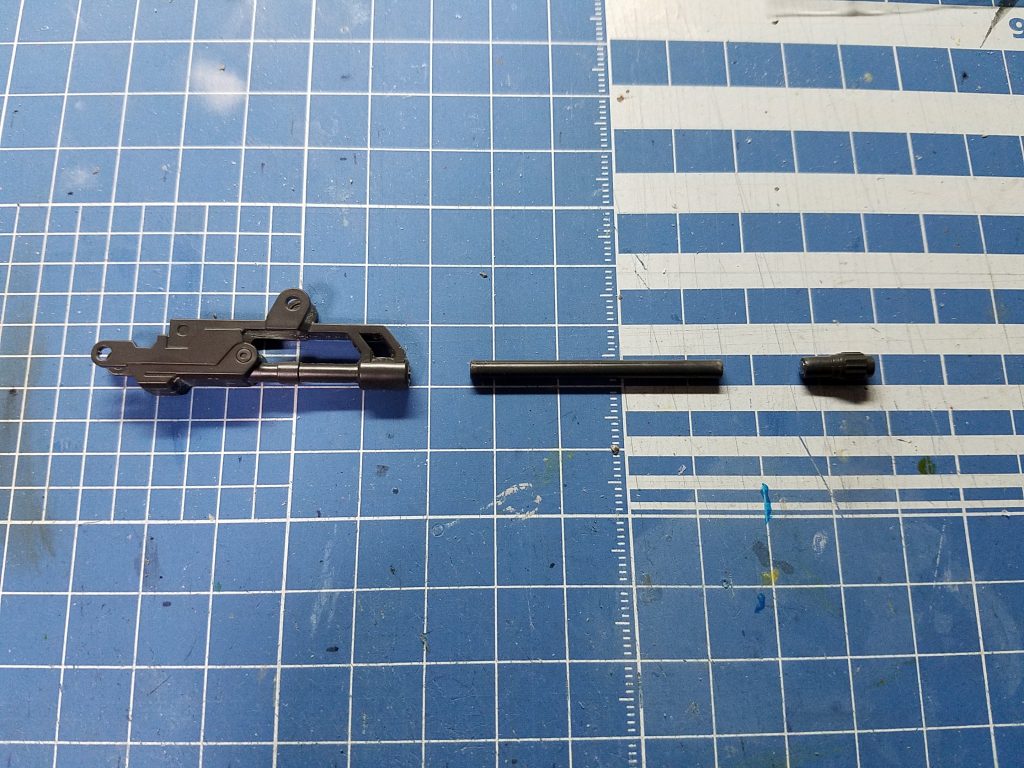 ツイン・ビームスピアのストックは切断し、断面にネオジム磁石を埋めてストックの伸縮を再現してます。