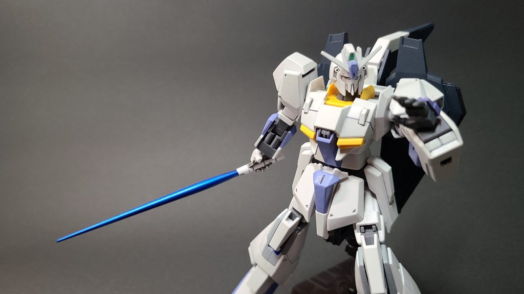 このキットは差し替え式で変形もしますしかし僕は変形させた後の配色は考えていませんなので変形はさせる予定はありませんm(__)m