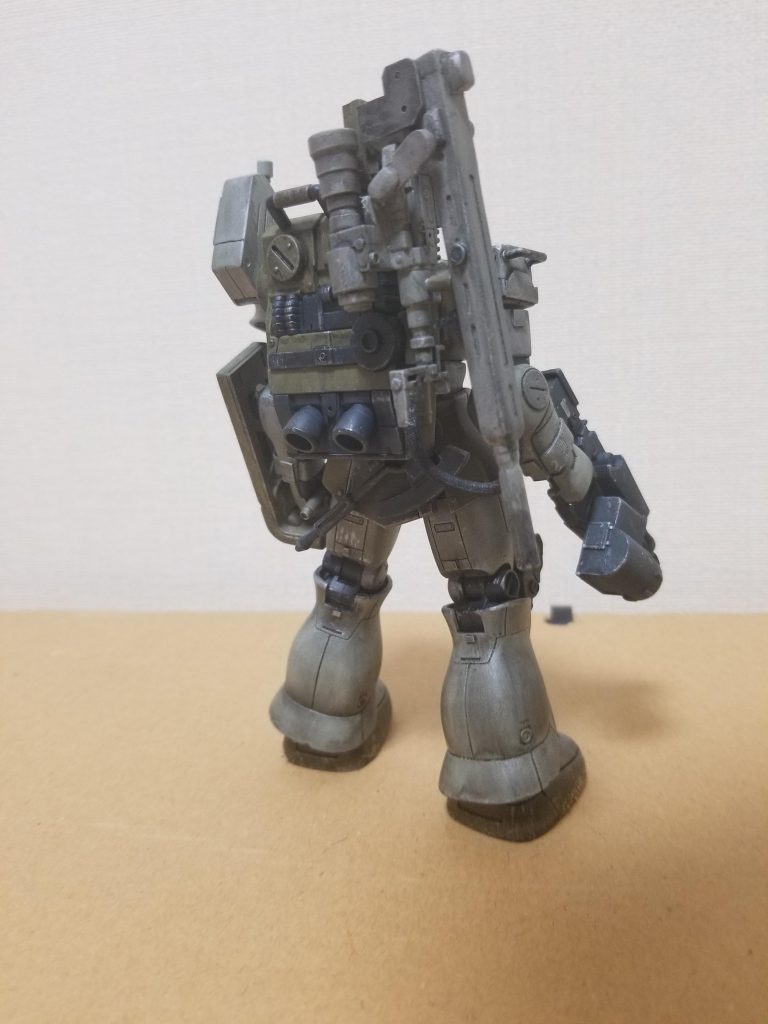 背部レーダーボックスを追加で装備スナイパーライフルを折り畳み式に変更し、懸架出来るように変更