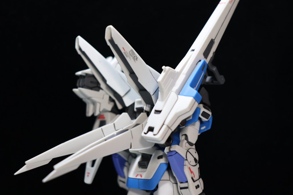 V2のデカールを貼ってます実質V2だから問題はない、はず