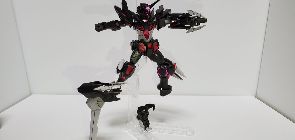 四肢に取り付けるグローアップユニットは独立した武装としても展開可能です。