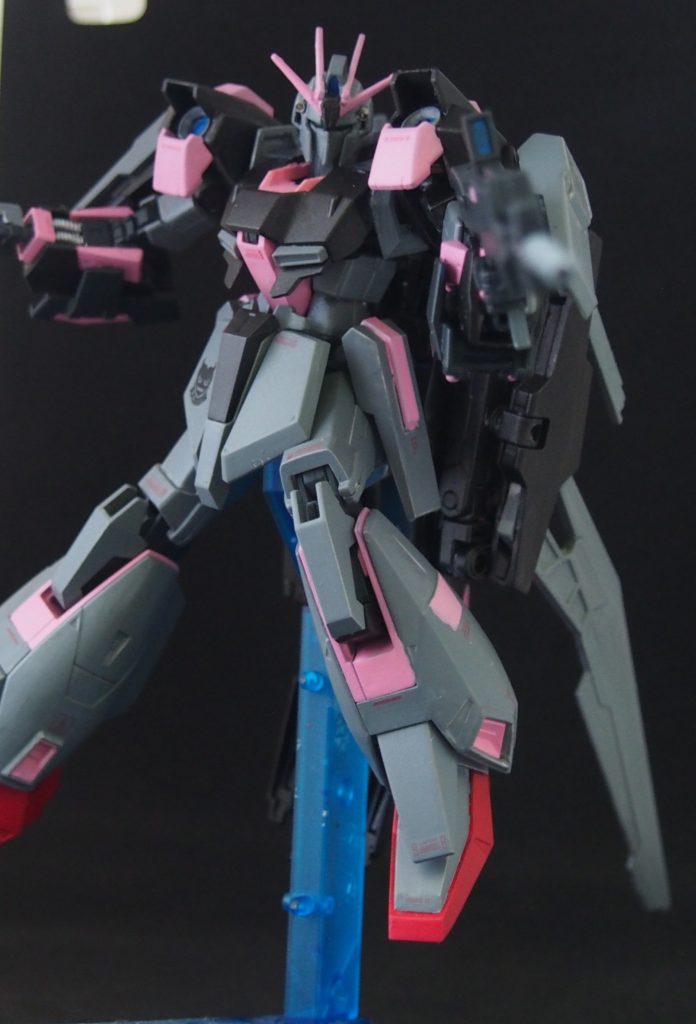 ビームライフルΖガンダムと同様のものを使用腕部に装着可能