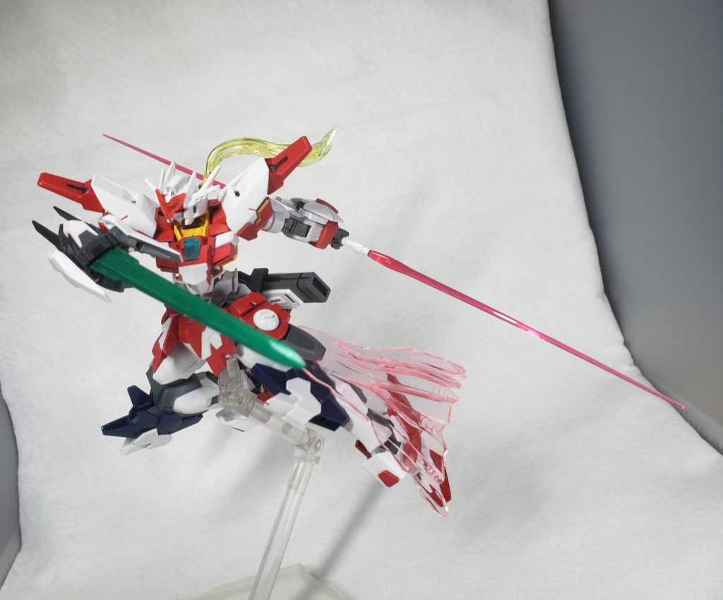 ブンドドショットビームサーベルは連結機構を備えており、連結する事でなんちゃらハルバート形態に出来ます。