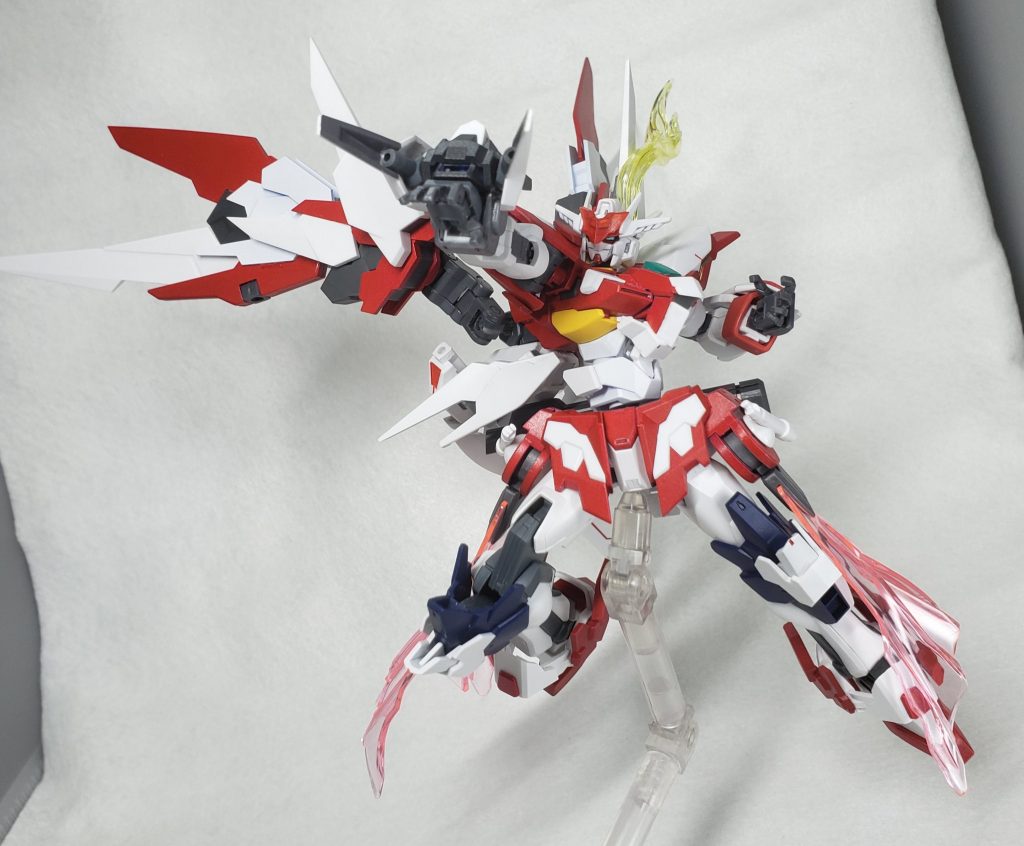 ブンドドショット右腕部に装備されているEXブレイザーは、両端にビーム変換機構を備えており、ビーム粒子を変換することでビームバルカン、ビームガン、ビームサーベルをそれぞれ使用可能にしています。