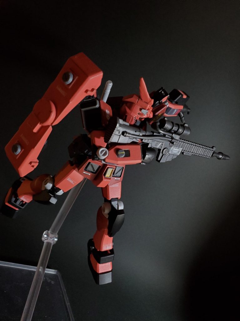 ゲルググのライフルで振り向き撃ち！手首がGフレームそのままですがほぼハマりました。ザクからの乗り換えを意識して右肩からのシールド仕様になります