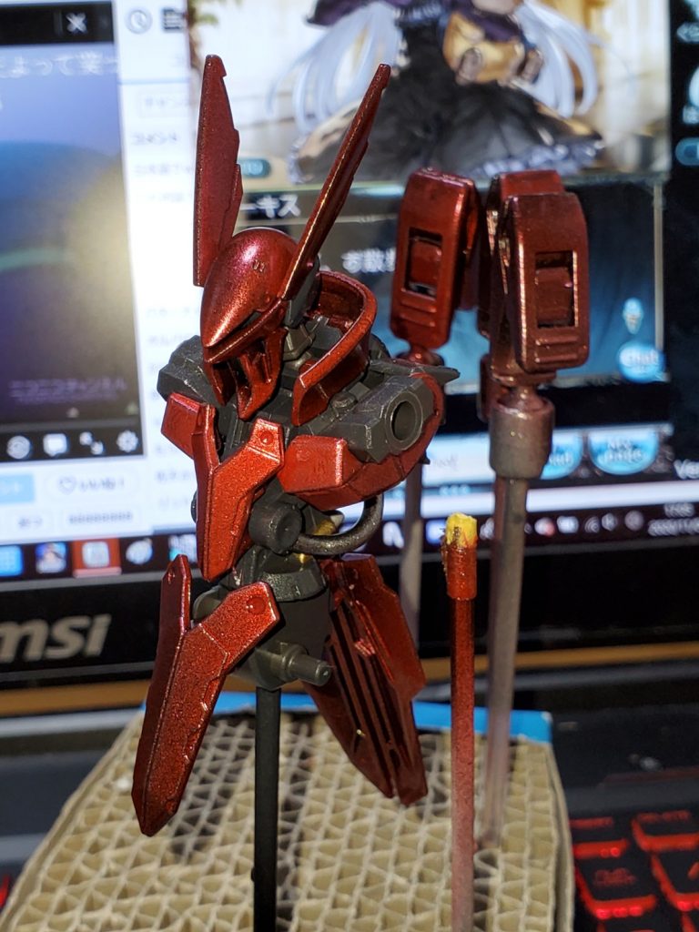 胴体に他の部位を取り付ける度に光沢トップコートを吹き付けていました。