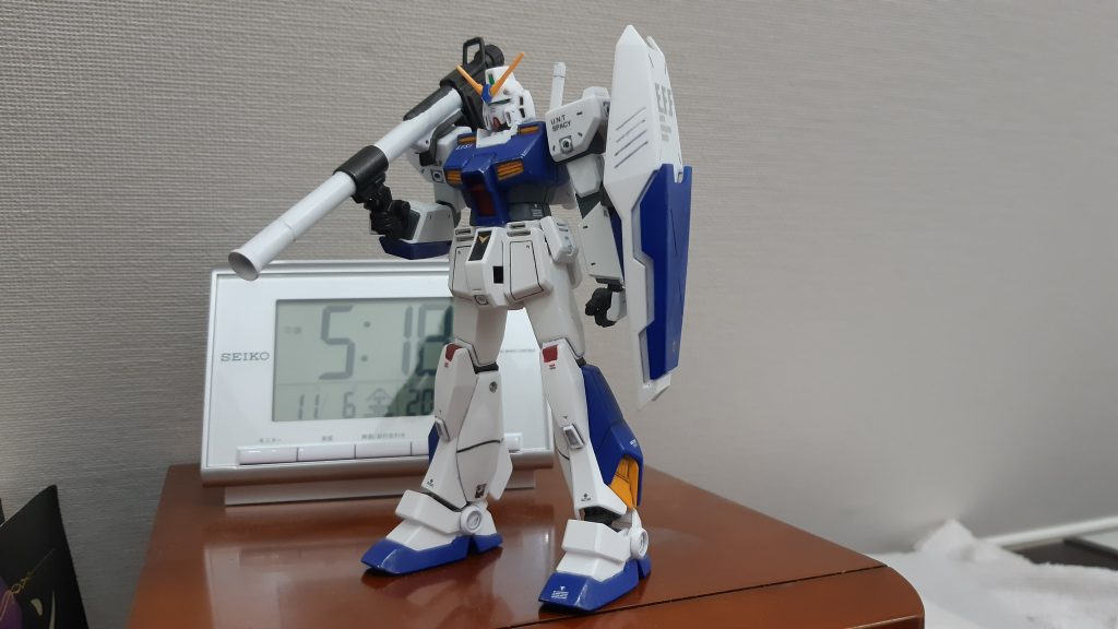 後日)武器も作りました。腕にシールドを着けるジョイント部が無いので、何とかしました。