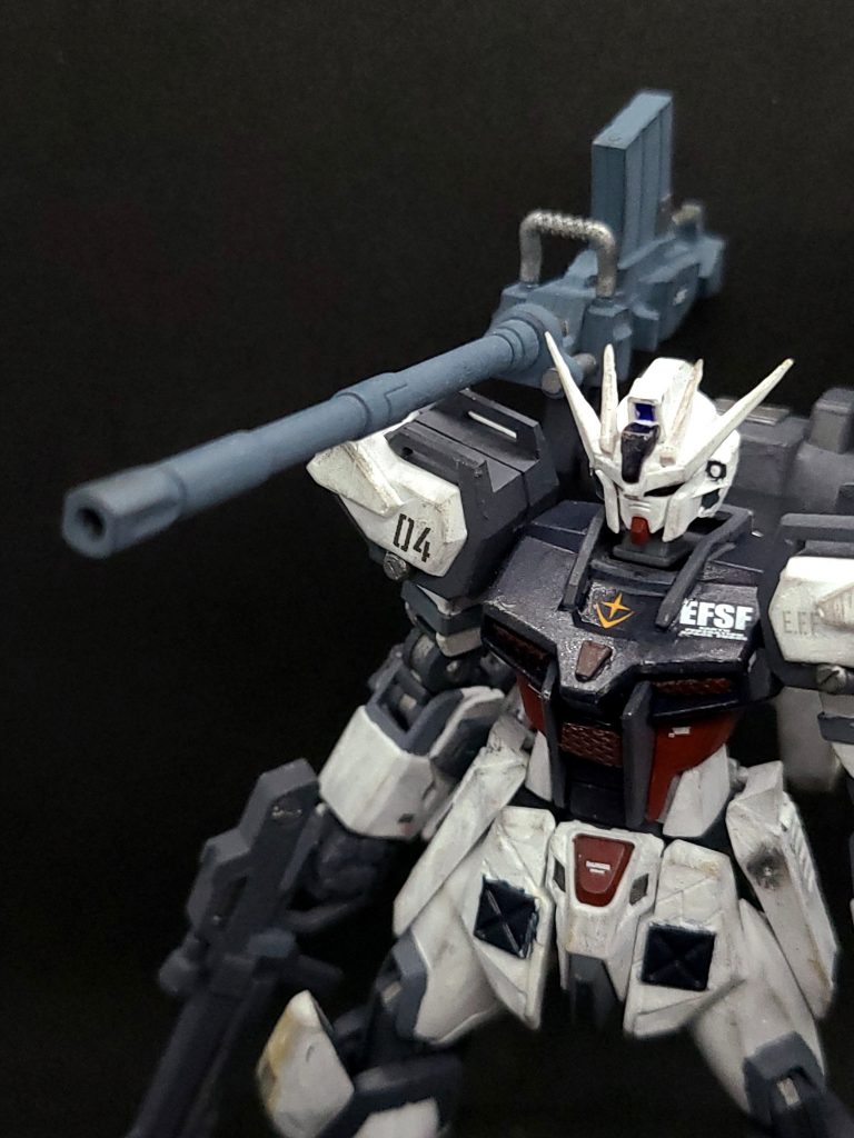 アクセントとしてキャノン砲は青系統の色に塗装しています。