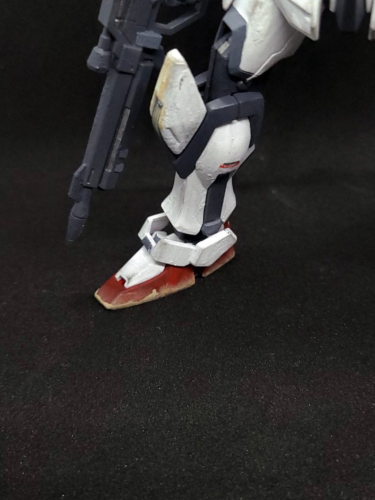 今回ヴェザリングは少し控え目にして、ダメージ表現は抑えてあります。その代わりに、戦場の砂ぼこりや塗装剥げを部分ごとに表現してみました。