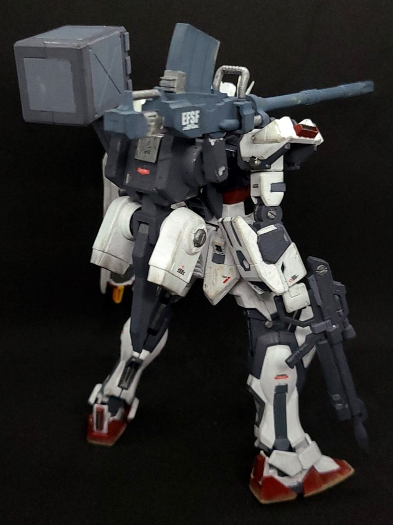 後方支援機という設定なので、背中を重々しくしてみました。