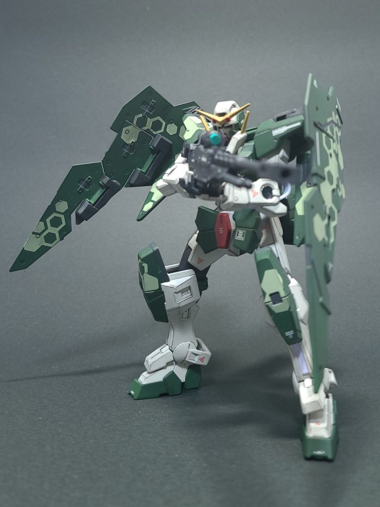 成形色よりもワントーン暗い色をチョイス。