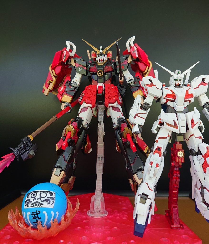 こうなりました🙌手前はRGユニコーンとオヤジーズの証の水色武士ダルマ😊