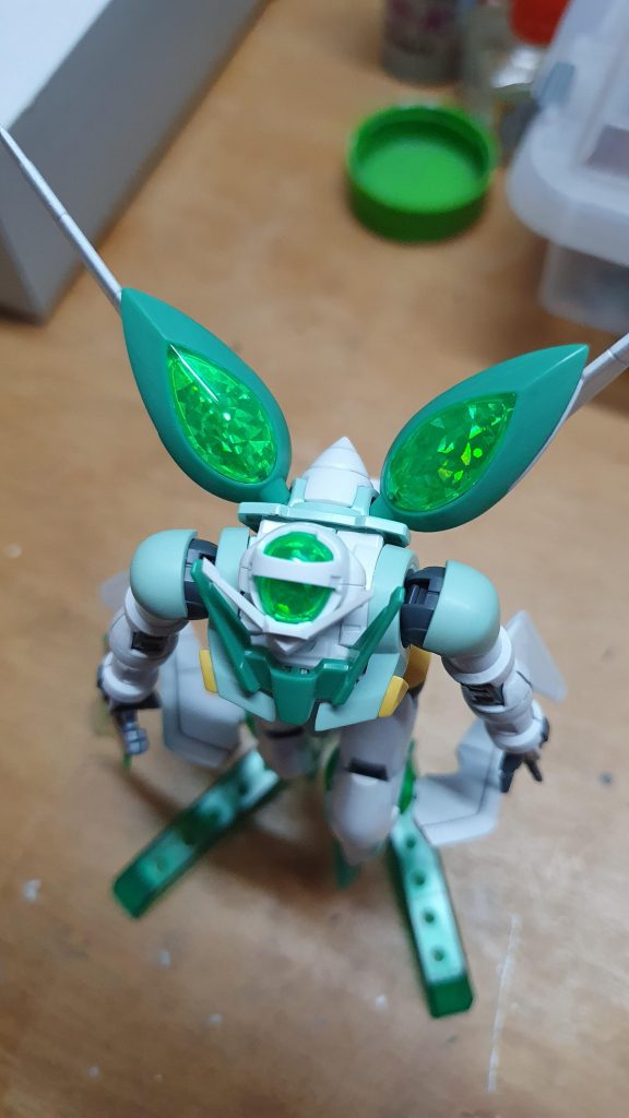 シールを使った箇所は、この写真意外だと脚の部分の裏側、穴が付いてる外側にも付けたかったけどどうやって付けるか思いつかず断念しましたー😅でも正直このシールはOO系にはめっちゃ似合うから次作ったらまたこのシール使おうと思います！