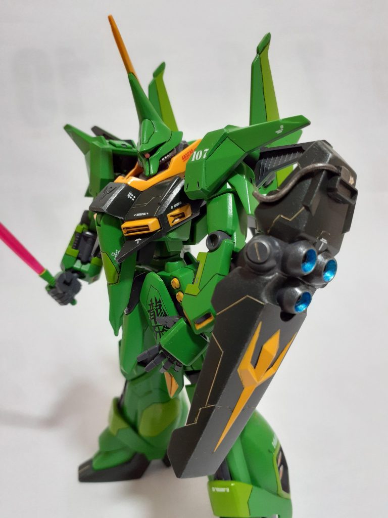 古いくせに!?、プロポーションが良いので、目立つ改造はシールドくらい。