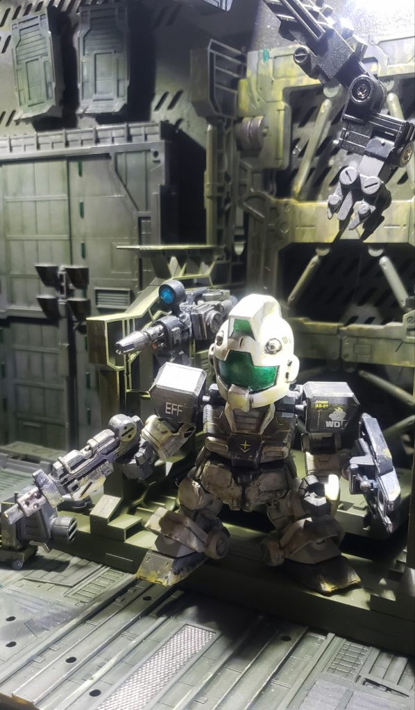 90mmマシンガンこの機体を一番代表する武器ではないでしょうかHGUCのものを流用しようか迷いましたが、口径が頭のバルカンより小さくなってしまうのが気になったので、CSのを肉埋め、砲口を開口して使用しています