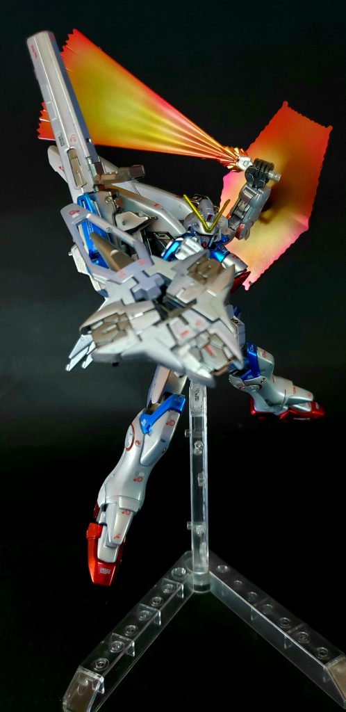 この推力のバランスの悪さと、武装の変化から、4巻で対艦隊には有効でも白兵戦向きではない旨の説明がされている。TV版には登場しないが、資料にてセカンドVの存在を示すものは複数あり、V2の開発以前にV1をベースとしてミノフスキー・ドライブ・ユニットを装備（改修）した機体として位置付けられ[106][5][108]、V1からはジェネレーターや装甲も一新されているが、この改修の結果として本体の重量が増加し、モビルスーツとしての運動性が低下したため格闘戦には適さない[115]仕様となった。