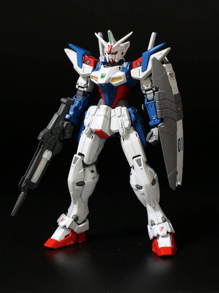 左手はビルドナックル角に変更。手の甲もキットと同じように形状変更してます。