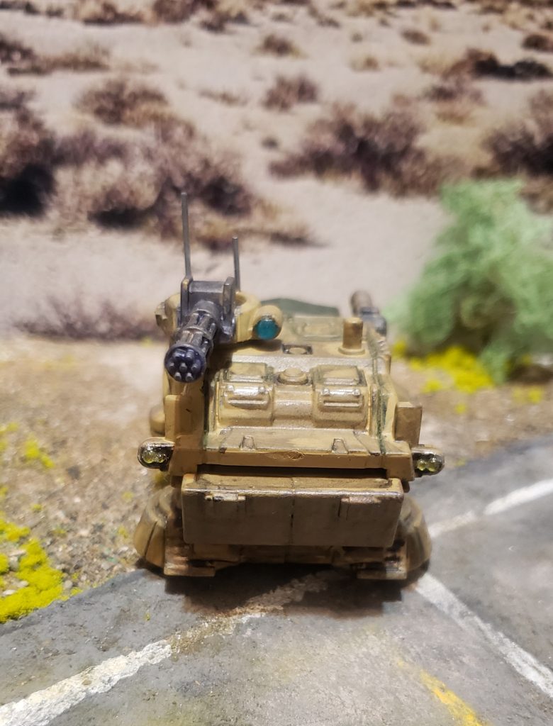 クリヤーパーツは裏面をガンダムマーカーのシャインシルバーで塗装し、光を反射するようにしています。