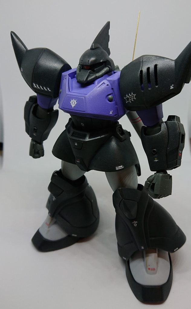 ショルダーアーマーの３本線は開口しました。