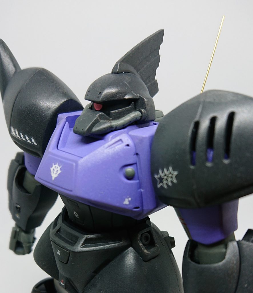 今回はモノアイは付属のシールを使いました。