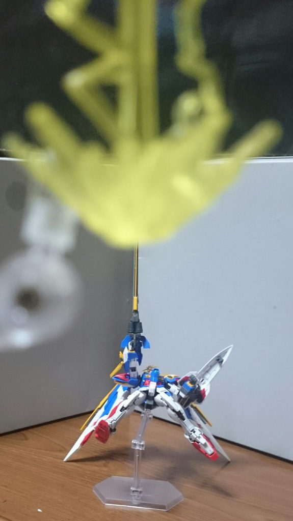 「たった一撃で二機のエアリーズを……」「面白い！」…… ………… ……「敗者たちの栄光」はEW版本編みたいなもんだから、この機体でも扱いは変わらず……初戦闘はゼクスの白リーオーと共に海ぽちゃ…