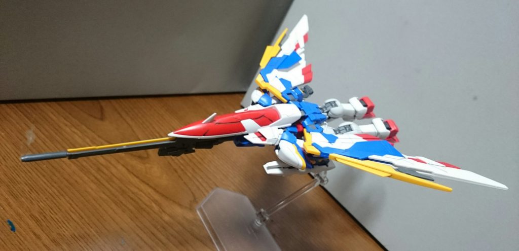 ・バードモードTV版との差異は・頭部と腰が回転しない・バックパックが腰辺りまでスライド・前腕にバスターライフルのカートリッジ取りつけくらいっスね。専用のジョイントを介してスタンドを使用してるっスでは以下アクションっス～