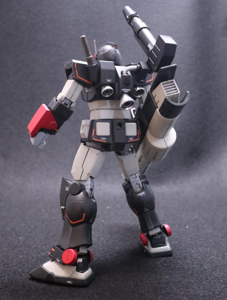 バックショット。バーニア部分とキャノンのケーブルは4Artistマーカーのシルバーで塗りました。簡単に銀メッキが作れます、凄いです。