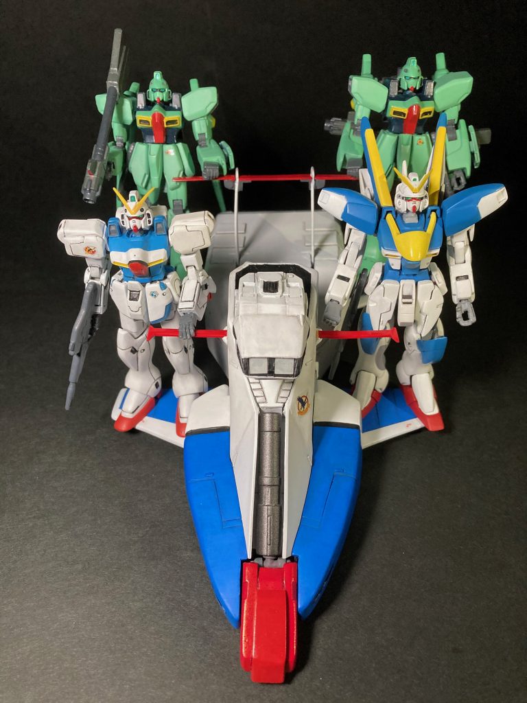 撮影のために過去作を再び取り寄せましたので、こうしてみると自己満足感だけはハンパないです。とはいえ、4体を翼の上に載せて撮影するのは結構大変でした。ひとつコケるとみなコケてちょっとした地獄でした。