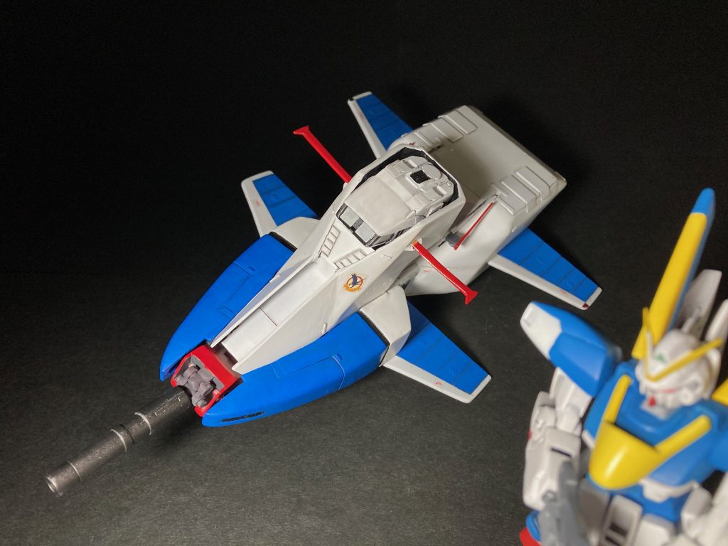 劇中では、艦首に装備した大型ビームシールドを展開し、結構派手に動いてバイク戦艦と戦う回もありますが、本作品では再現できませんでした。