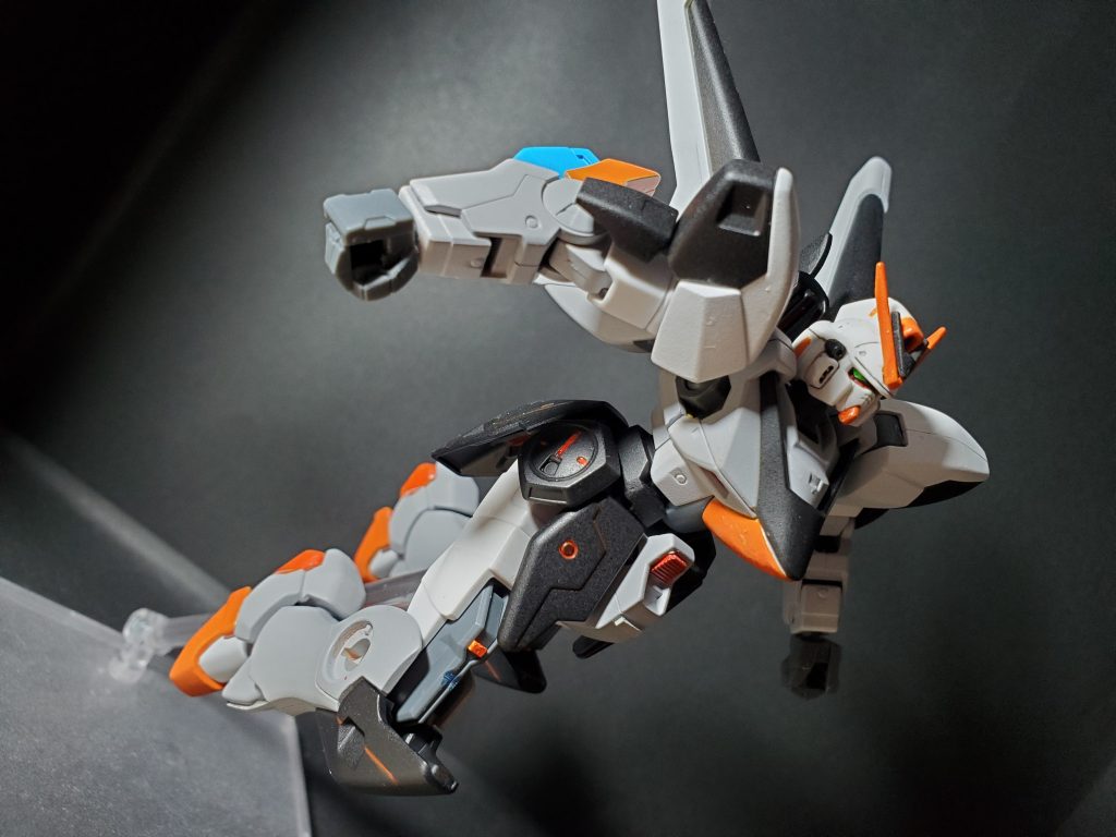 ビームシールド部分のクリアランスを忘れていたため、閉じきれないミス(笑)まだ胸部のヒビが入る前です(笑)