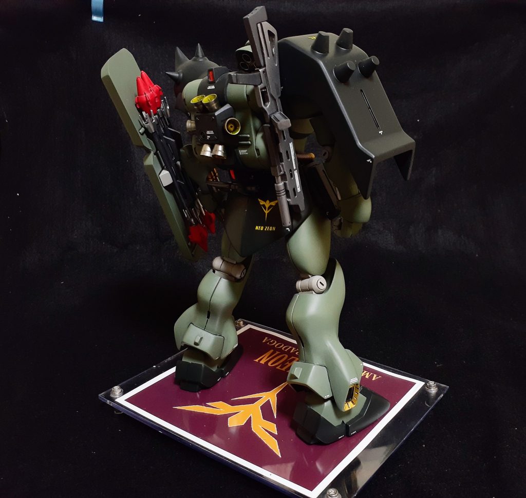 ジオンは背中で語る