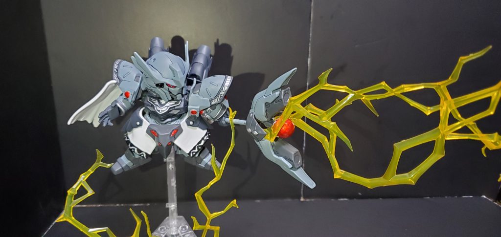 ふふっ、よけるとお仲間に穴が空いてしまいますよ？ギガルフィラ！