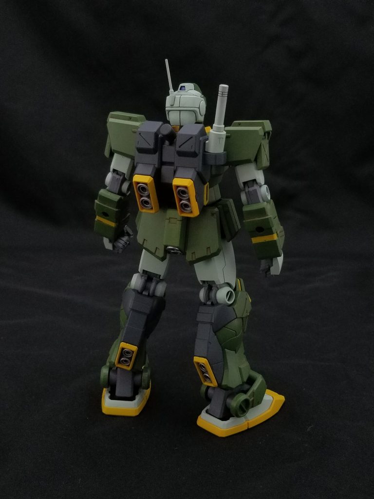 リアビュー。バックパックと脹脛スラスターのバーニアは、キットを切り抜きコトブキヤのディテールアップパーツに置き換えてます。