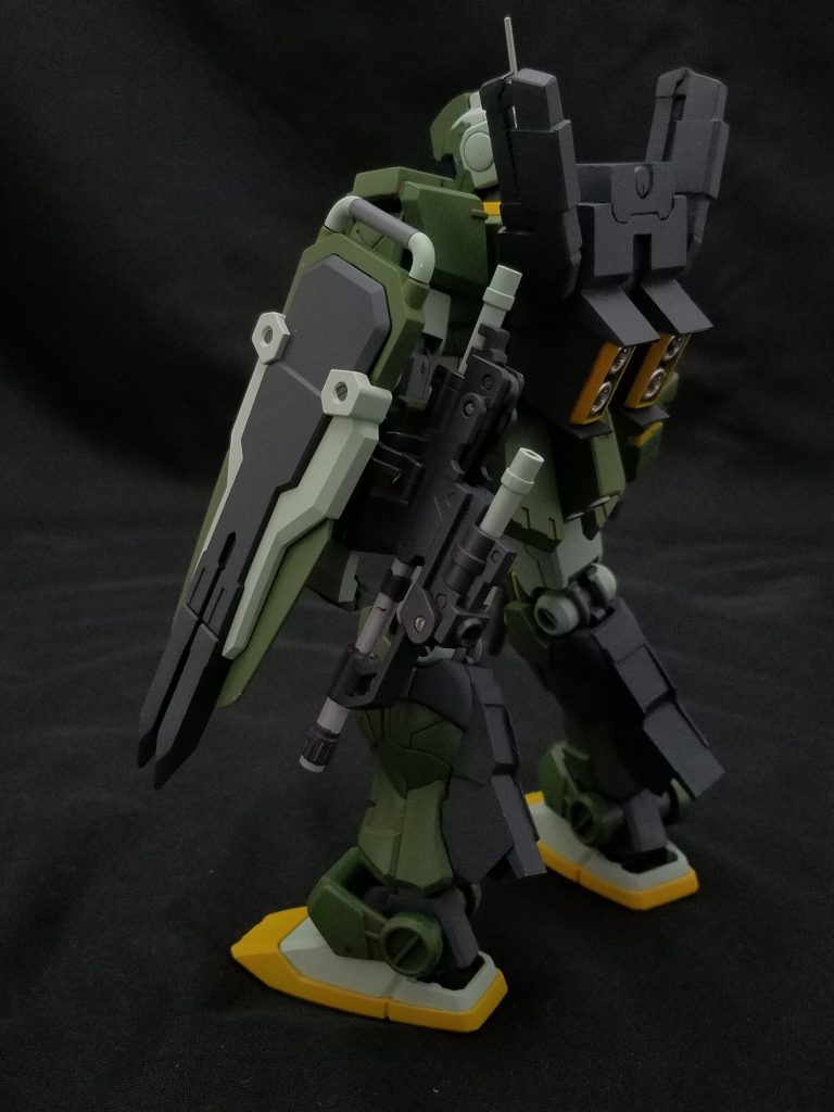 お遊び、その②。同じ箇所に、興味本位でツイン・ビームスピアを取り付けてみました。公式設定にありそうなくらい、違和感無くて自分でもビックリ。