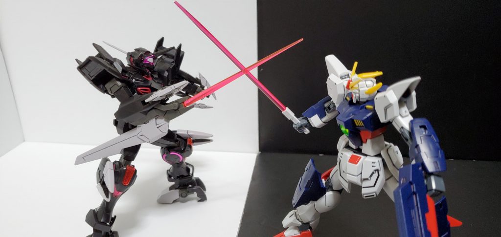 シャイニングブレイクもG-エルスも一般販売されているのはAFTERバージョン。BEFOREバージョンではシャイニングブレイクが黒、G-エルスが白となっています。なぜ黒から白に、白から黒になったのかはマンガを読んでください。