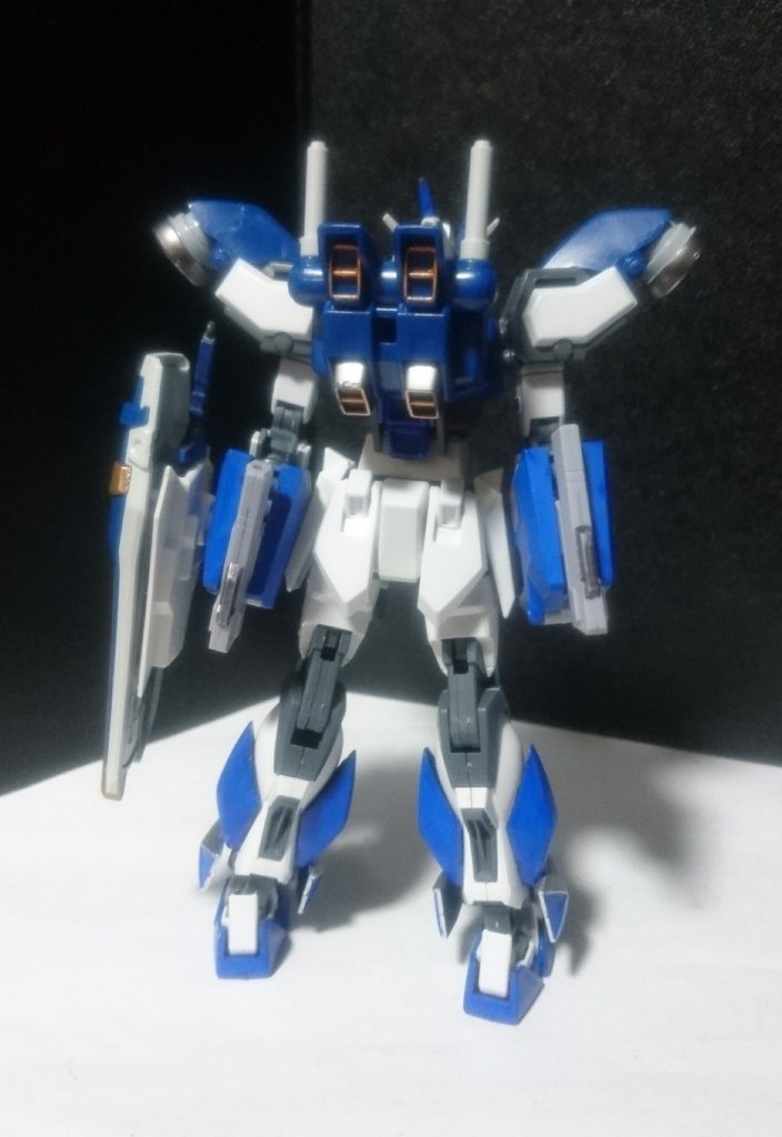 ベース機がストライクなので、新しいストライカーパックとして、デュエルストライカーを作りました。ビームサーベルが2本付属しています。