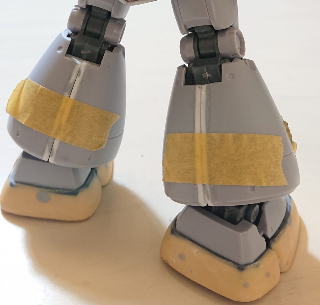 膝下は接着面で左右に1.2mmプラ板で幅増し