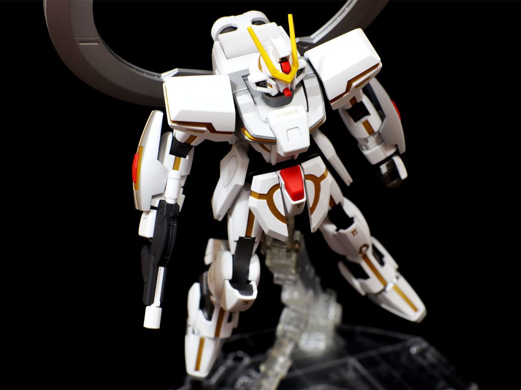 合わせ目は基本的にモールド化で対応する製作スタイルですが、肩アーマーの合わせ目はさすがに違和感があるので、頑張って合わせ目消しをしています。