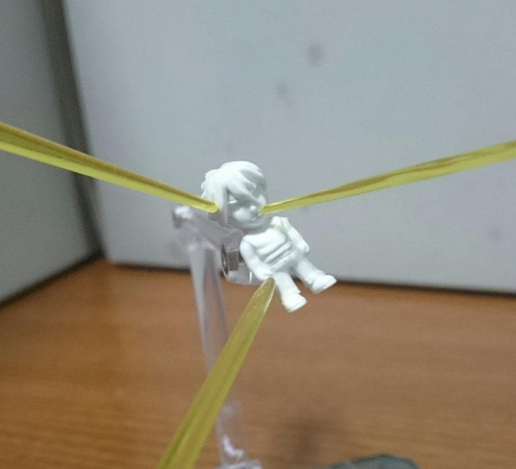 ヒイロ・ユイのフィギュアの閃光弾だった。