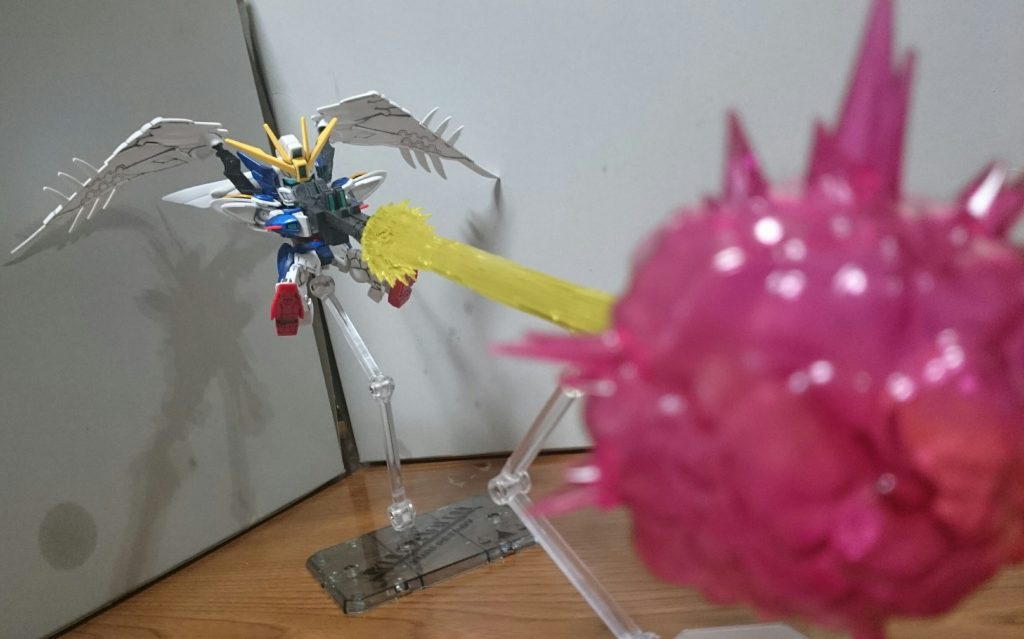 ツインバスターライフルから放たれた高出力の閃光はダブルオークアンタを爆炎に帰した。